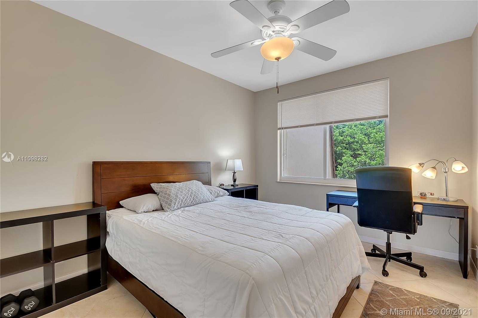 Small Image of 6022 PARADISE POINT DR, Palmetto Bay Number 24