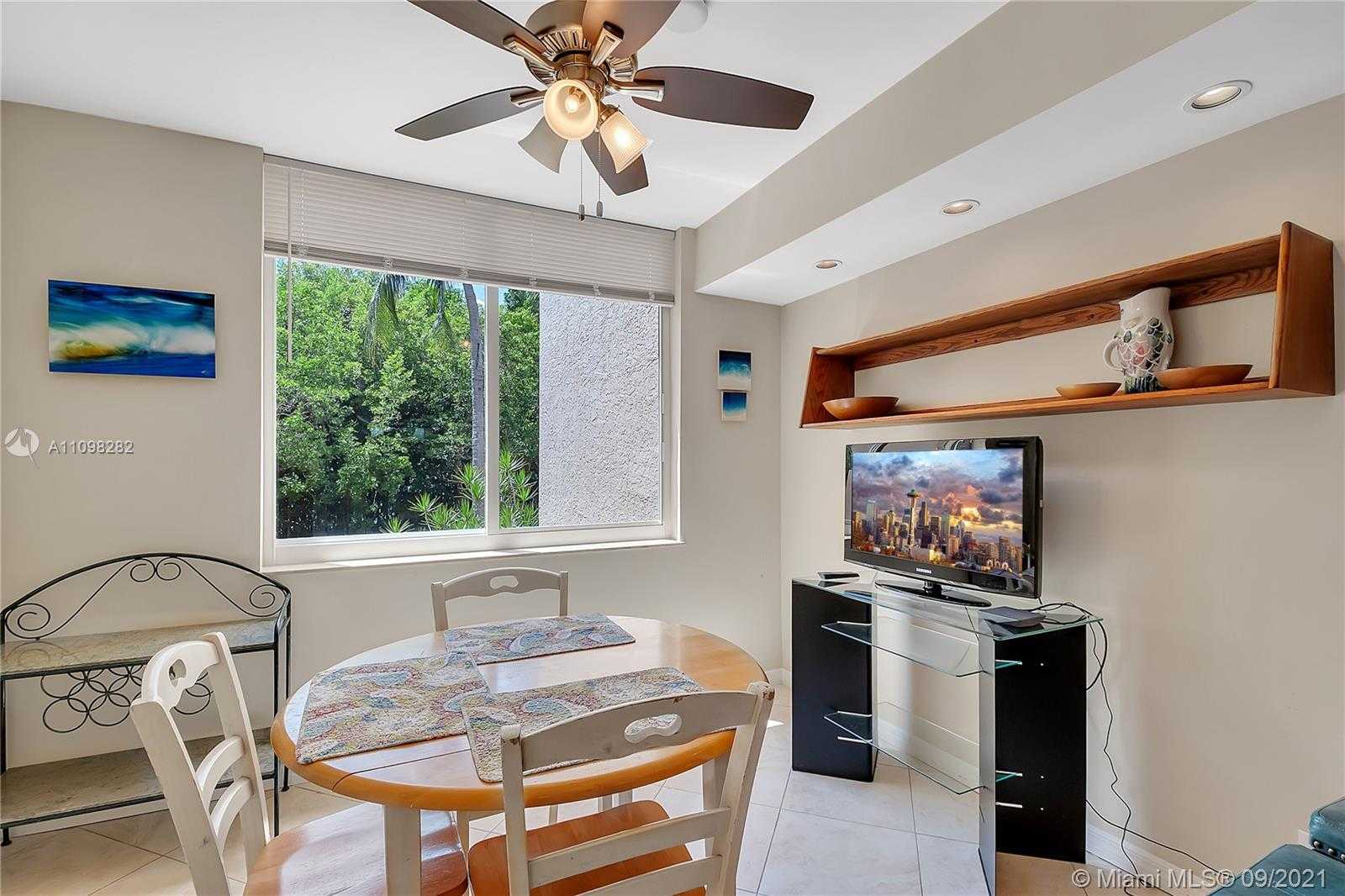 Small Image of 6022 PARADISE POINT DR, Palmetto Bay Number 28