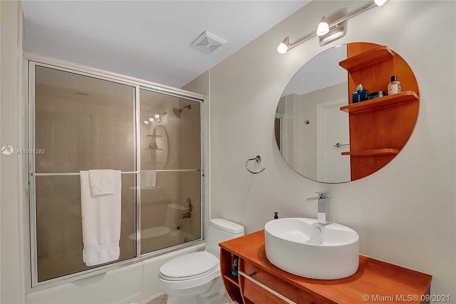 Small Image of 6022 PARADISE POINT DR, Palmetto Bay Number 29