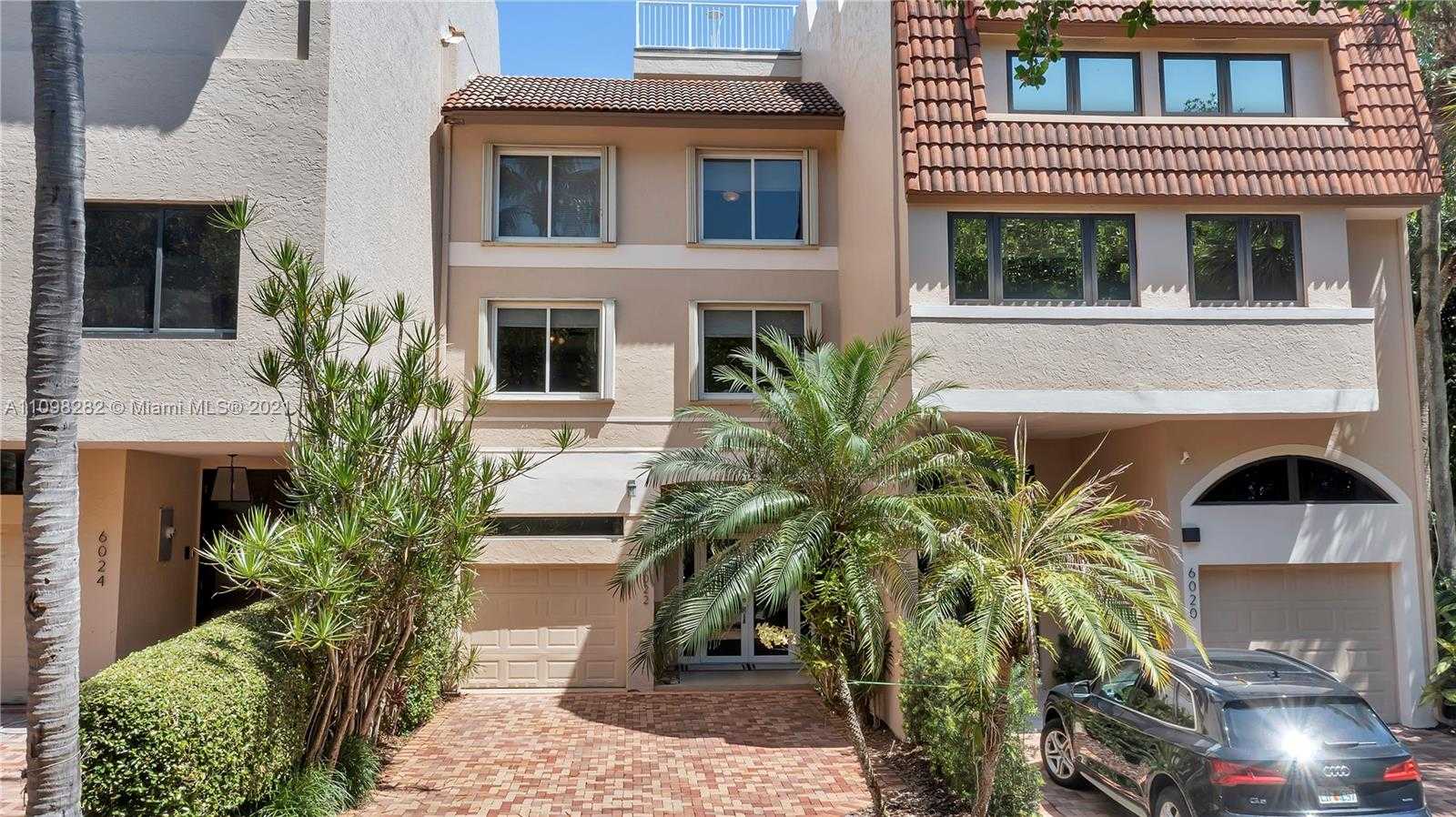 Small Image of 6022 PARADISE POINT DR, Palmetto Bay Number 3