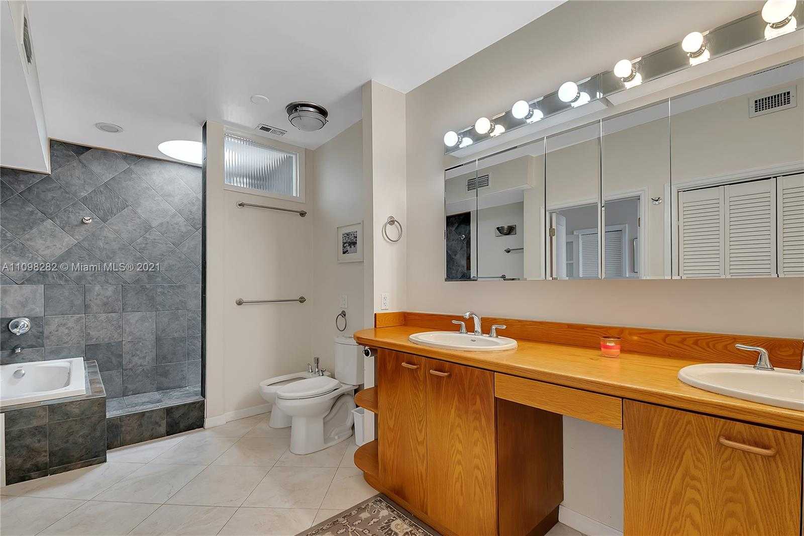 Small Image of 6022 PARADISE POINT DR, Palmetto Bay Number 32