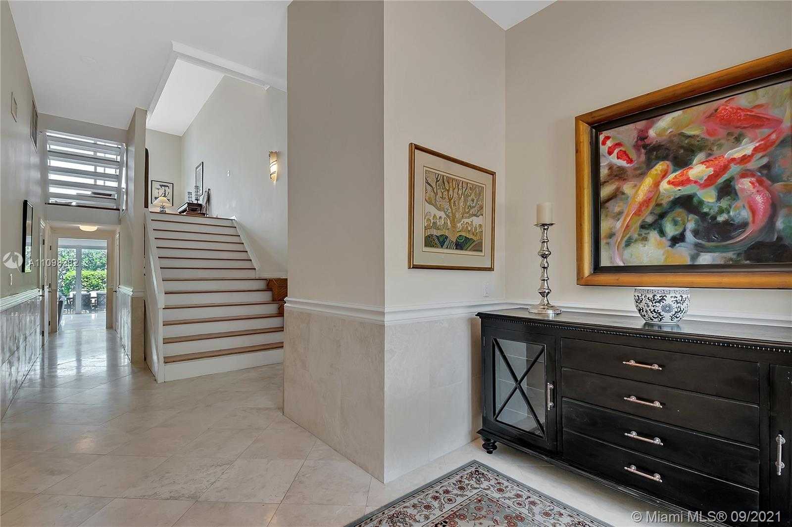 Small Image of 6022 PARADISE POINT DR, Palmetto Bay Number 4