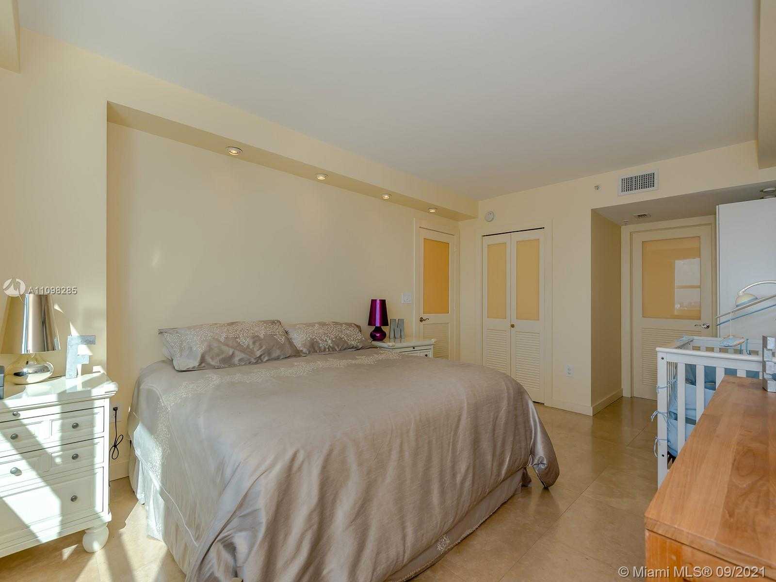 Small Image of 650 WEST AVE #2303, Miami Beach Number 18