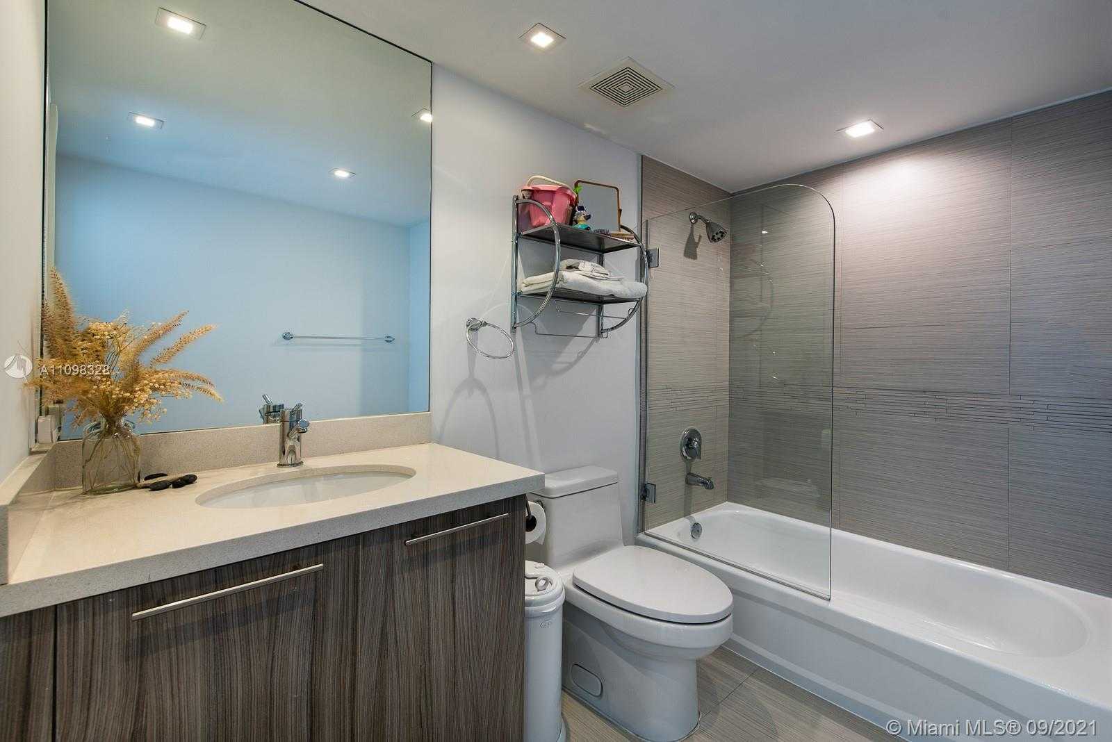 Small Image of 6700 INDIAN CREEK DR #1408, Miami Beach Number 16