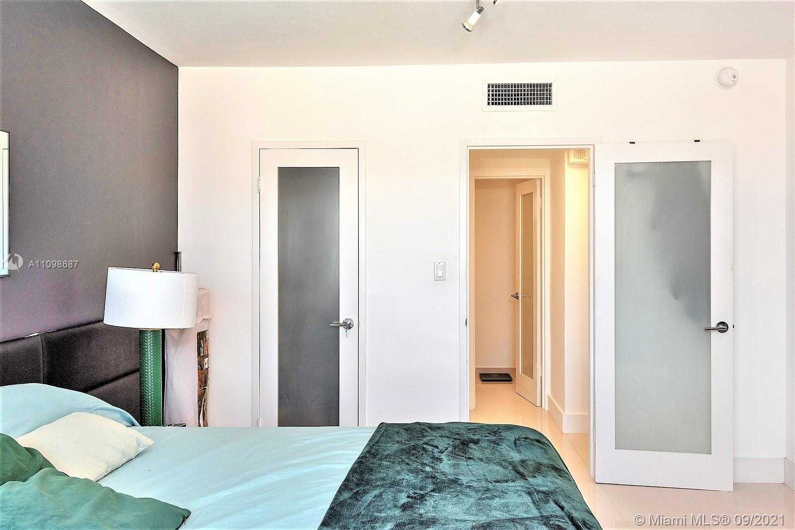 Small Image of 1000 WEST AVE #1508, Miami Beach Number 21
