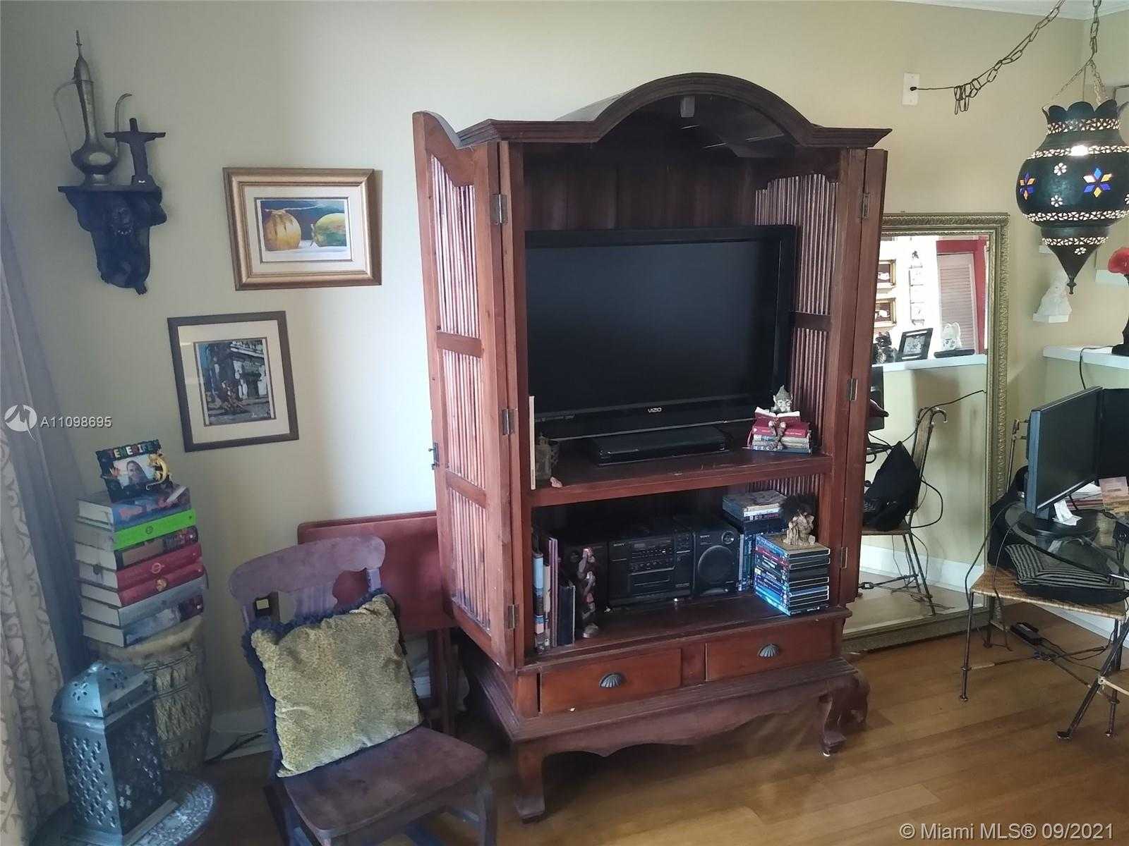 Small Image of 2951 SOUTH BAYSHORE DR #807, Miami Number 33