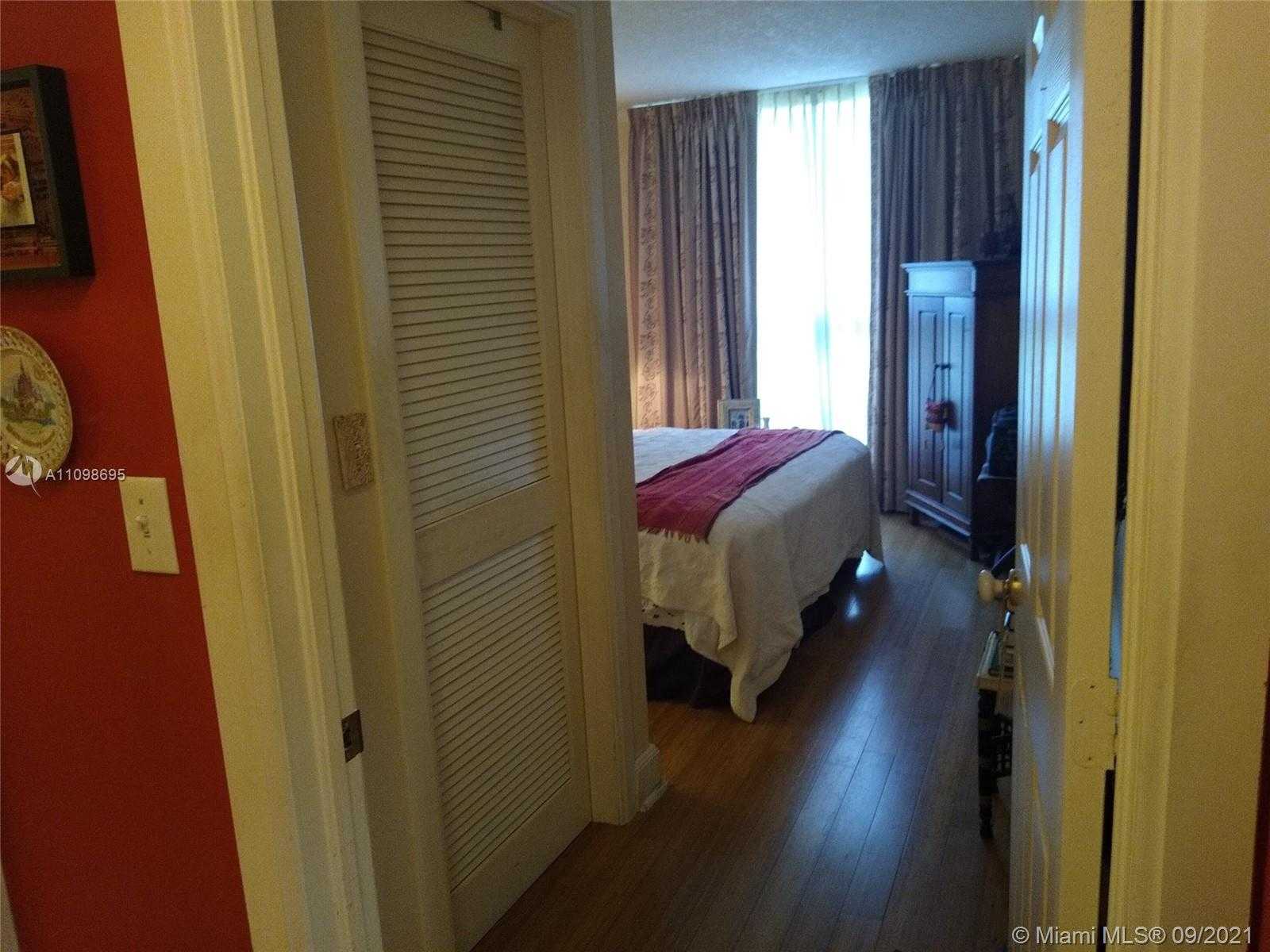 Small Image of 2951 SOUTH BAYSHORE DR #807, Miami Number 35