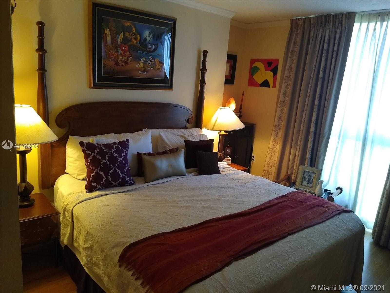 Small Image of 2951 SOUTH BAYSHORE DR #807, Miami Number 36