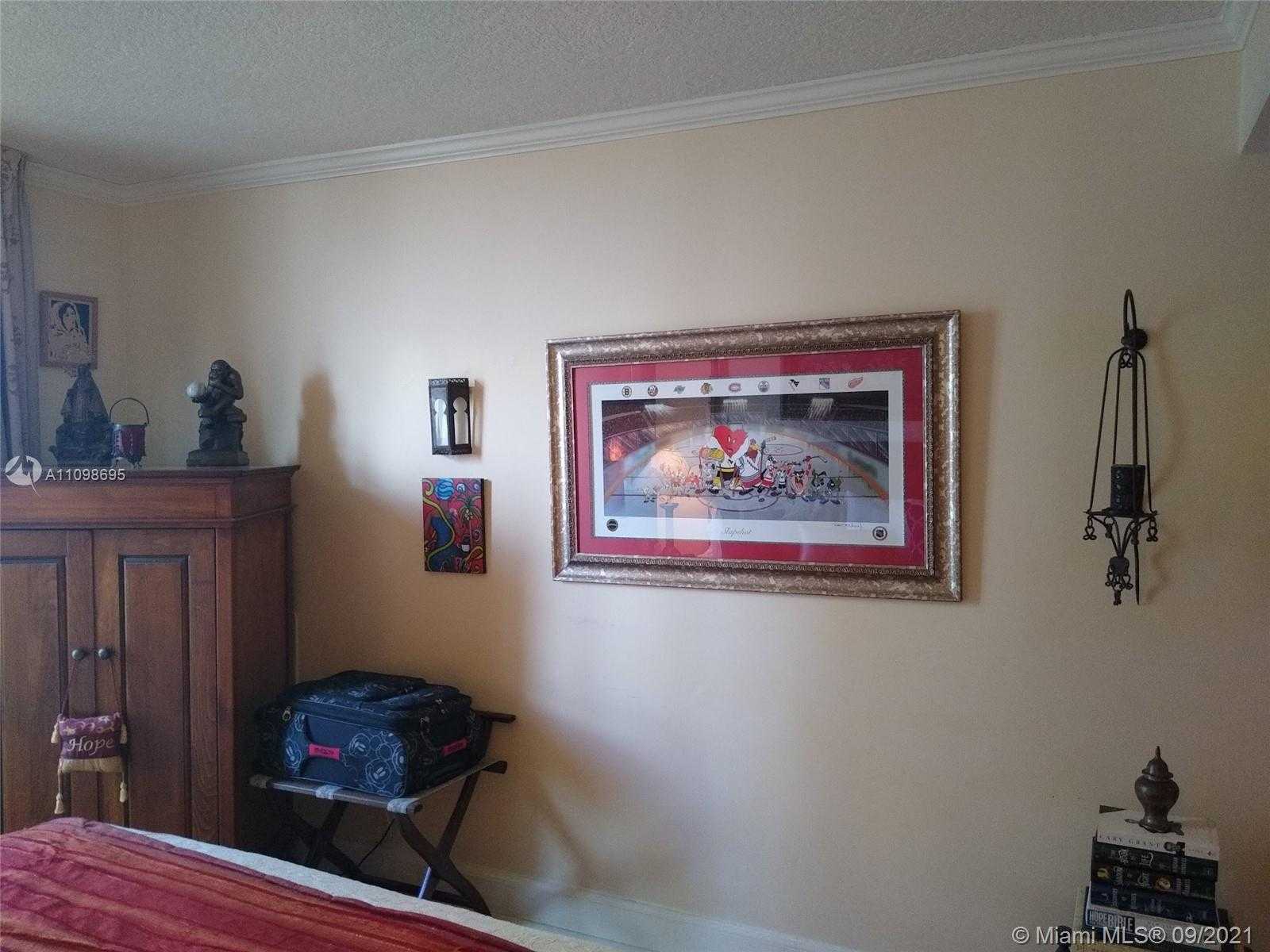 Small Image of 2951 SOUTH BAYSHORE DR #807, Miami Number 38
