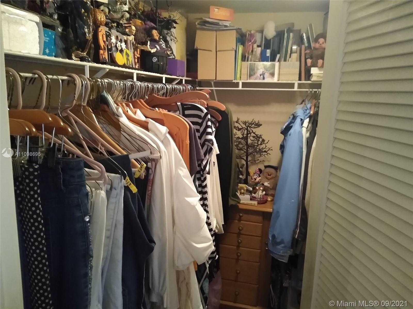 Small Image of 2951 SOUTH BAYSHORE DR #807, Miami Number 39