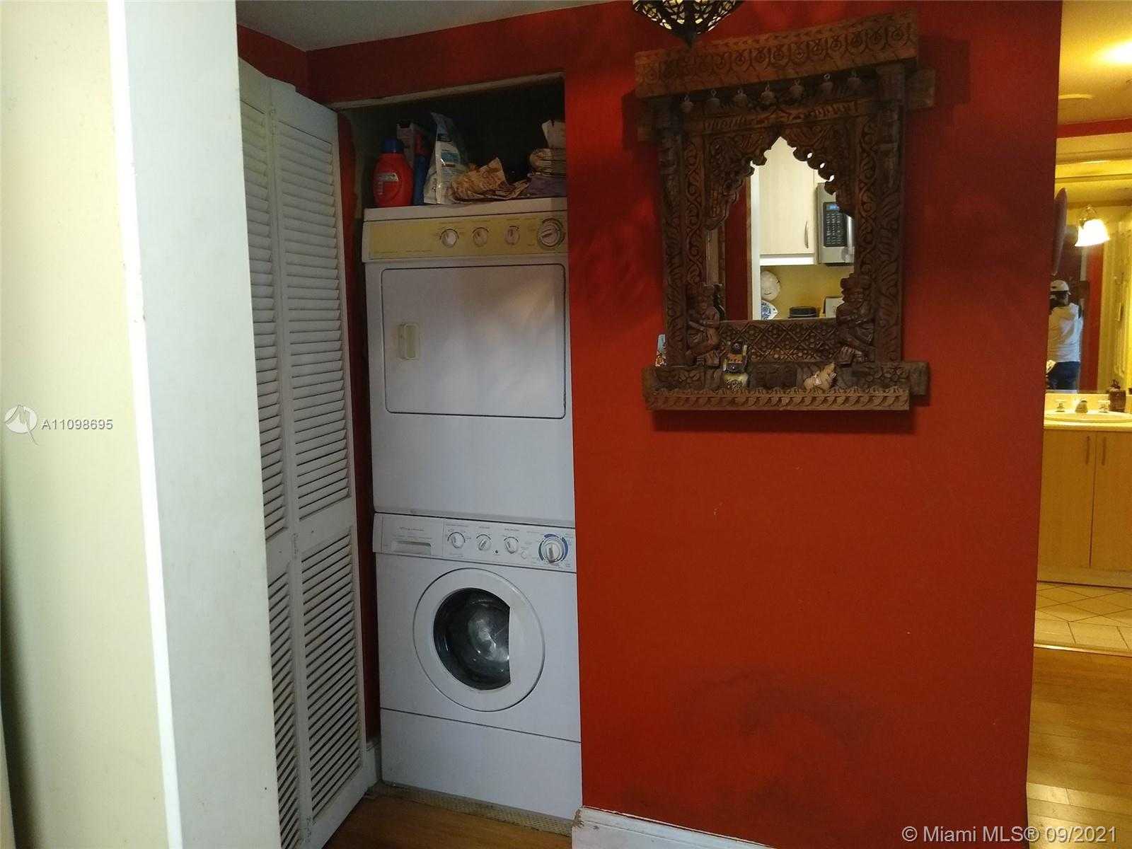 Small Image of 2951 SOUTH BAYSHORE DR #807, Miami Number 40