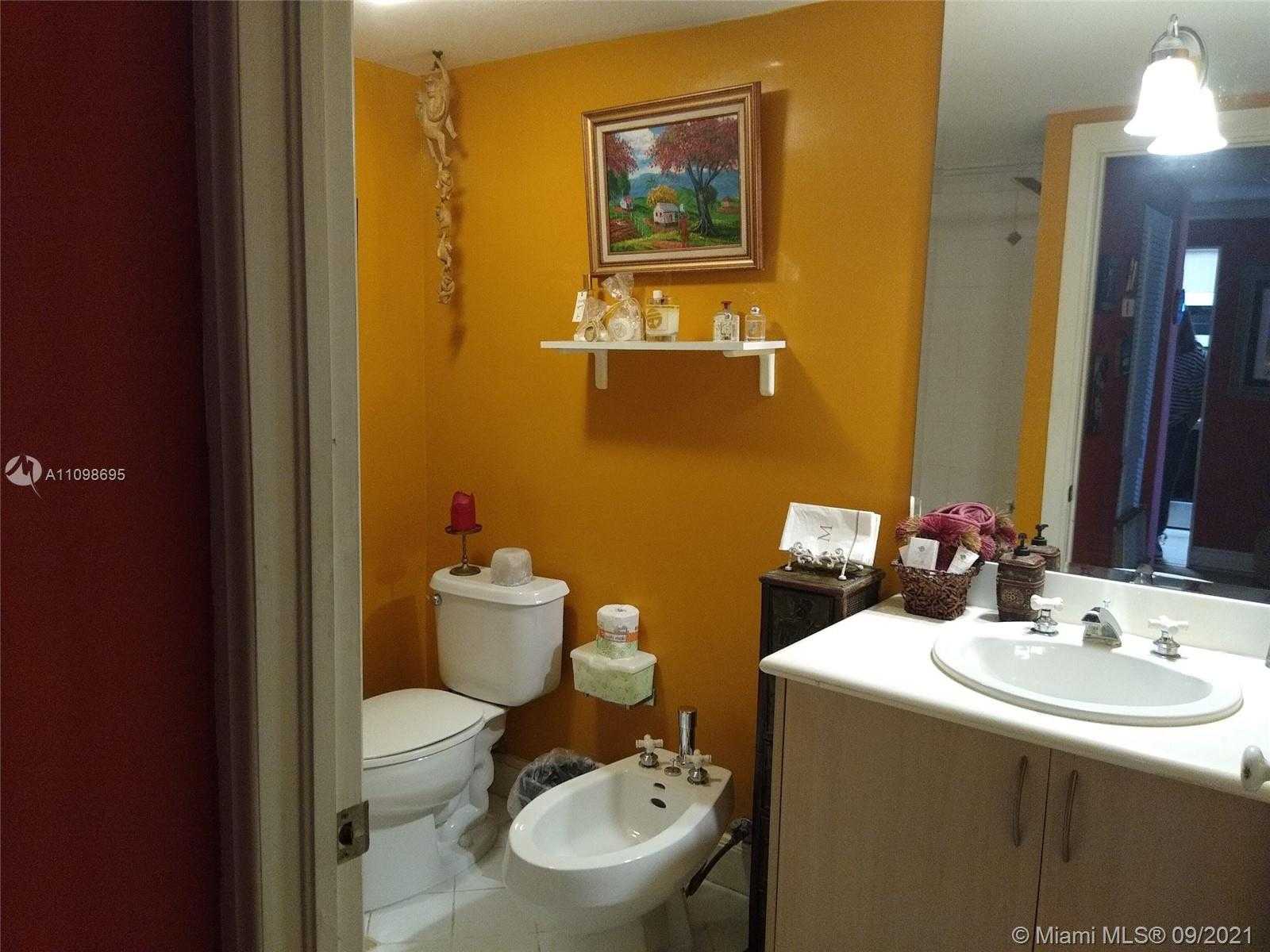 Small Image of 2951 SOUTH BAYSHORE DR #807, Miami Number 47