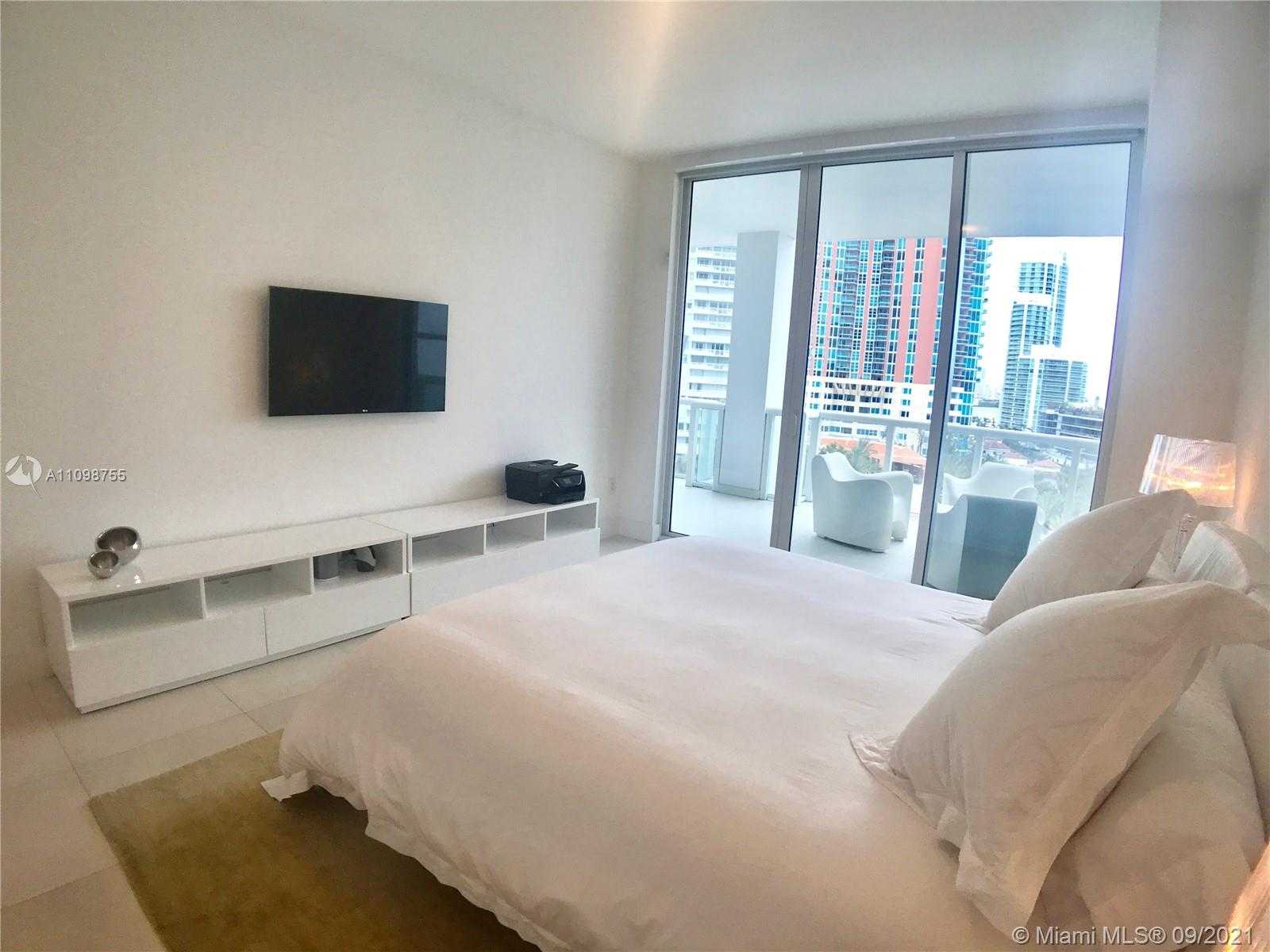 Small Image of 50 SOUTH POINTE DR #1005, Miami Beach Number 14