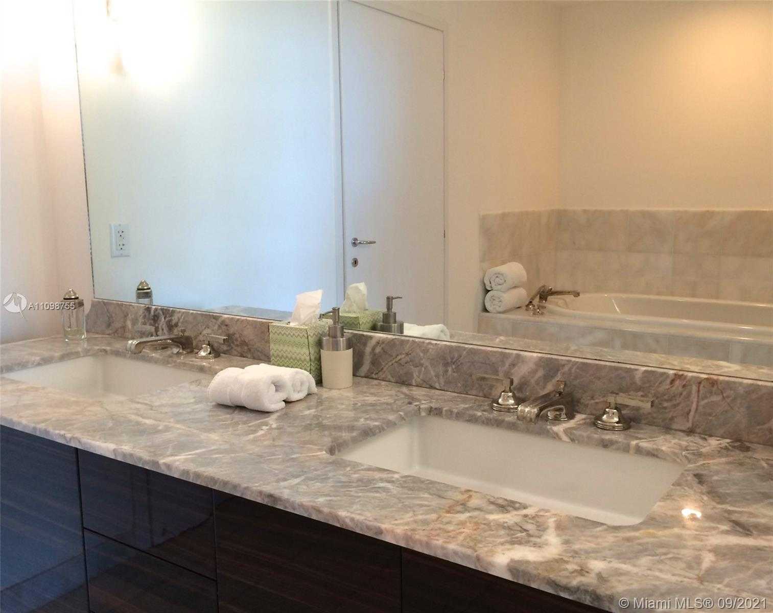 Small Image of 50 SOUTH POINTE DR #1005, Miami Beach Number 15