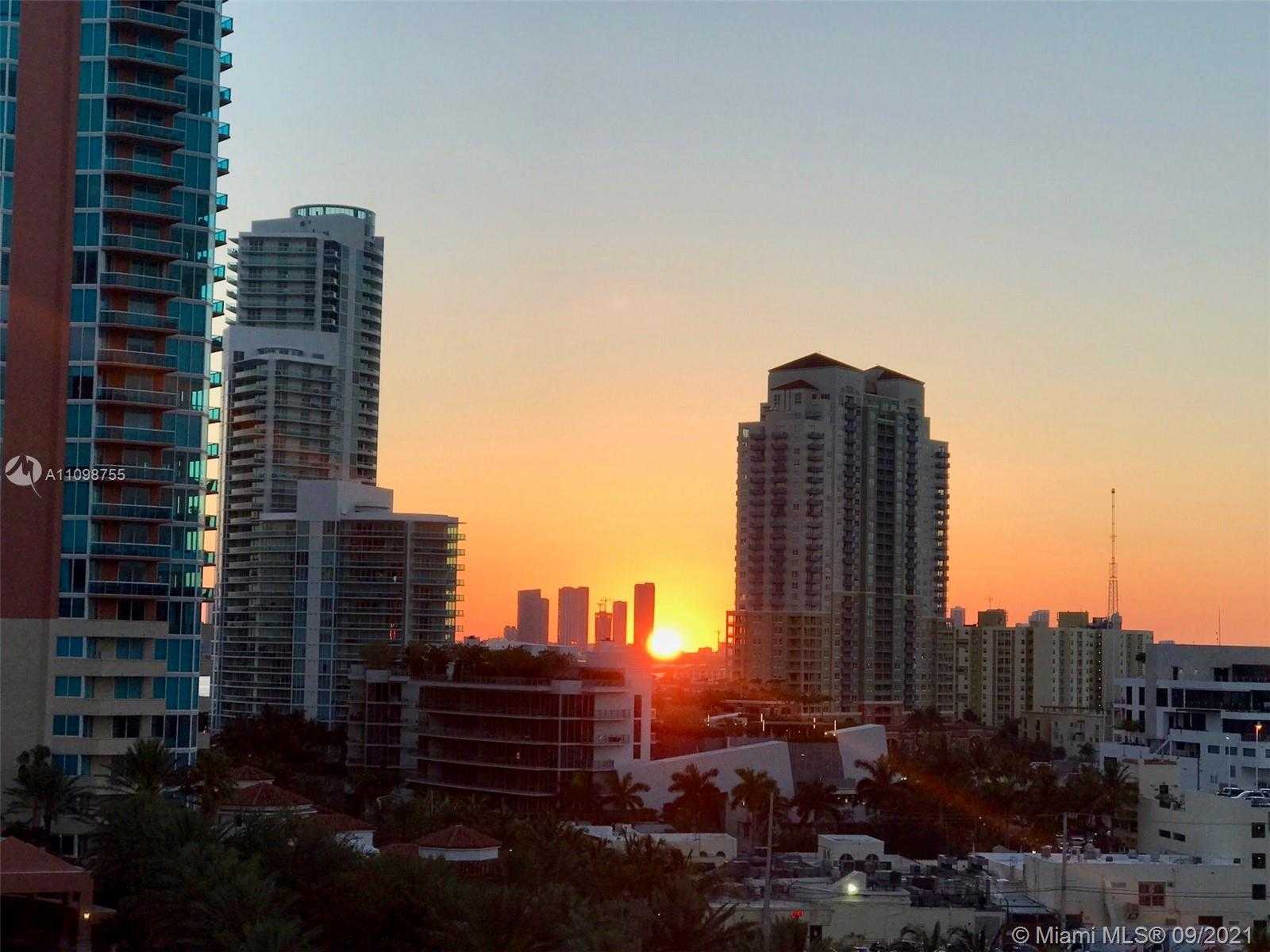Small Image of 50 SOUTH POINTE DR #1005, Miami Beach Number 21