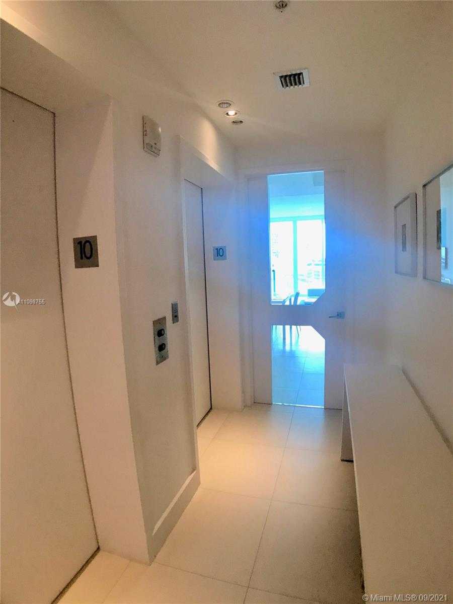 Small Image of 50 SOUTH POINTE DR #1005, Miami Beach Number 3
