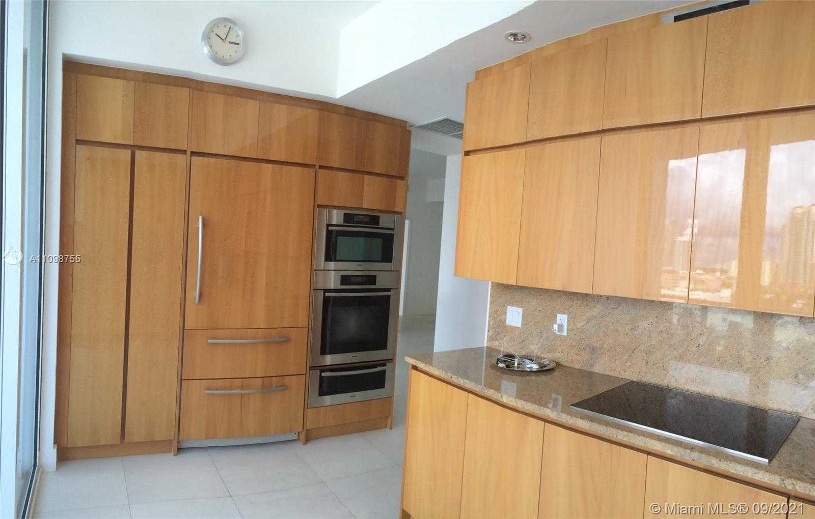 Small Image of 50 SOUTH POINTE DR #1005, Miami Beach Number 9