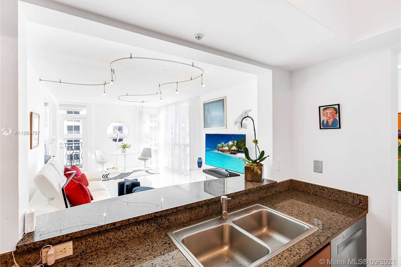 Small Image of 1500 OCEAN DR #1107, Miami Beach Number 10