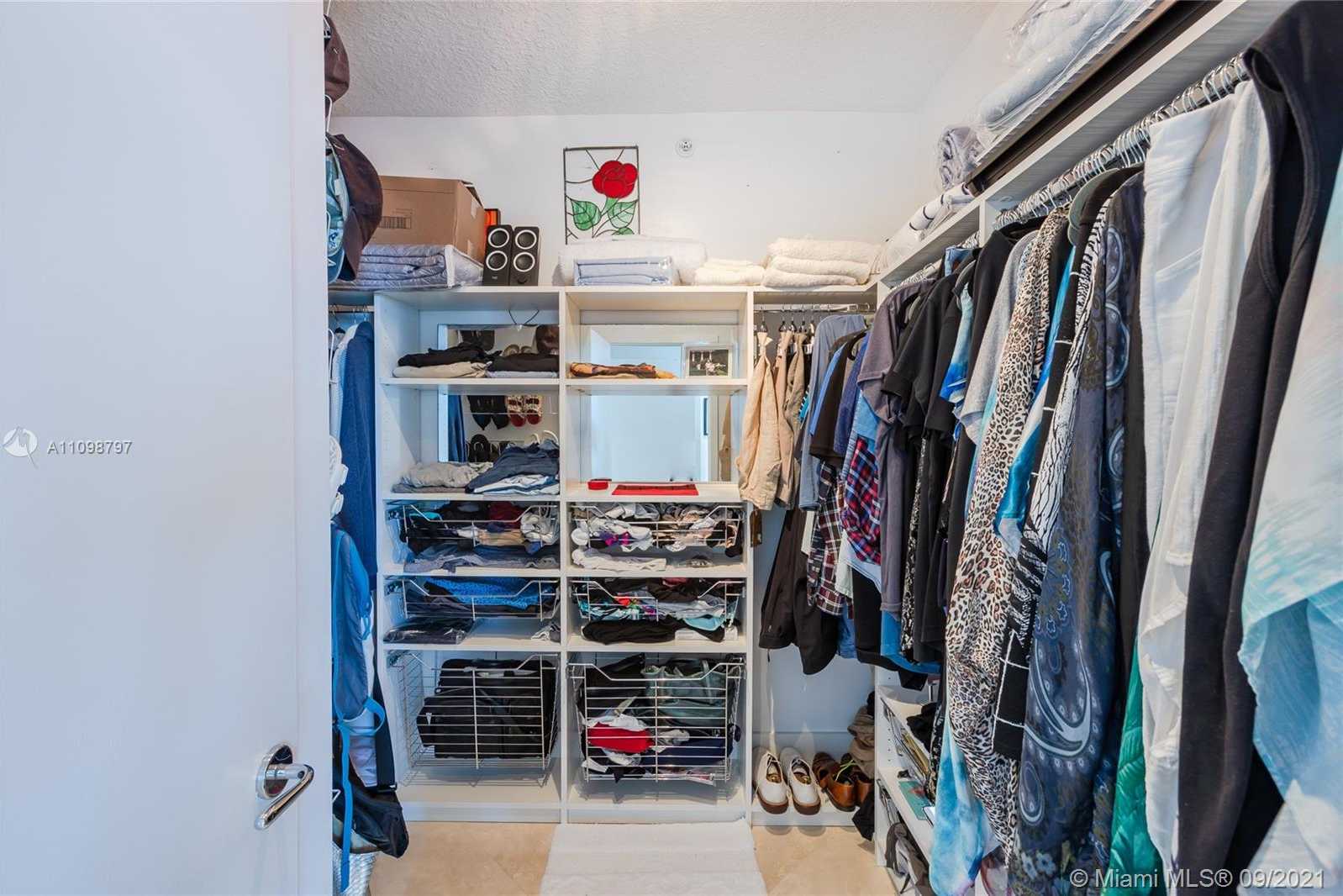 Small Image of 1500 OCEAN DR #1107, Miami Beach Number 19