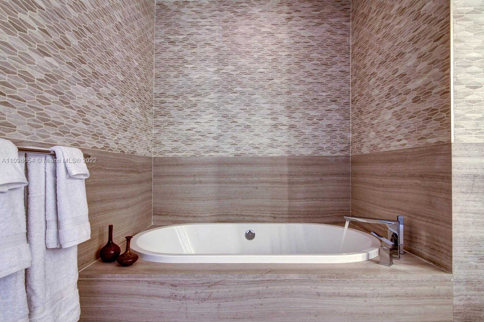 Small Image of 1 COLLINS AVE #405, Miami Beach Number 10