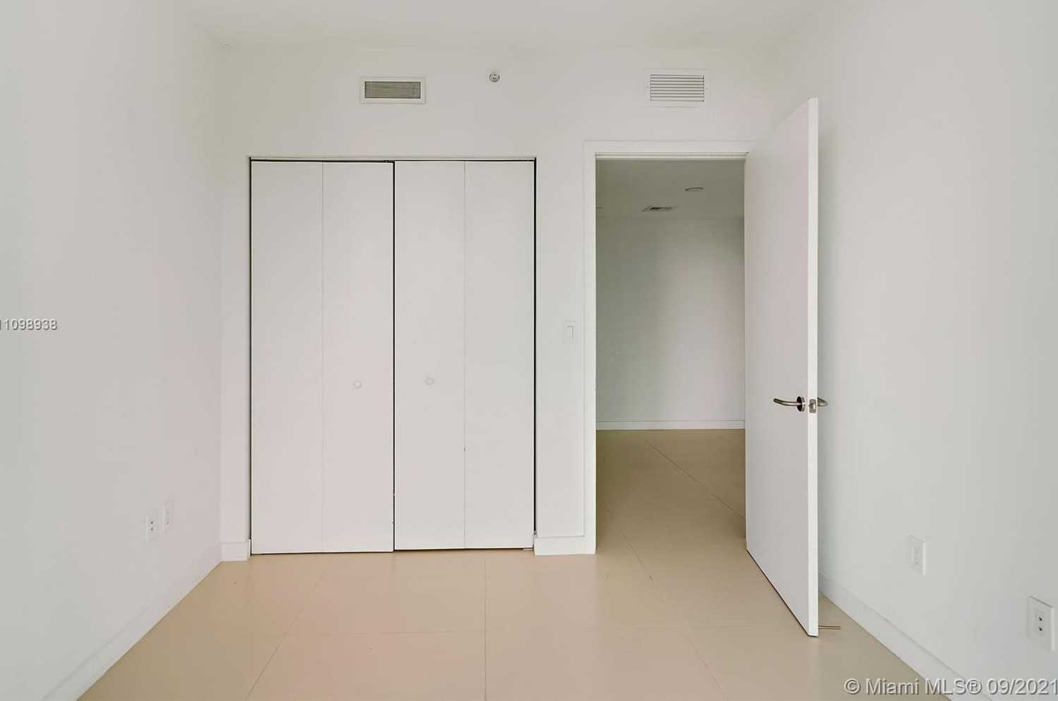 Small Image of 1300 SOUTH MIAMI AVE #2605, Miami Number 31