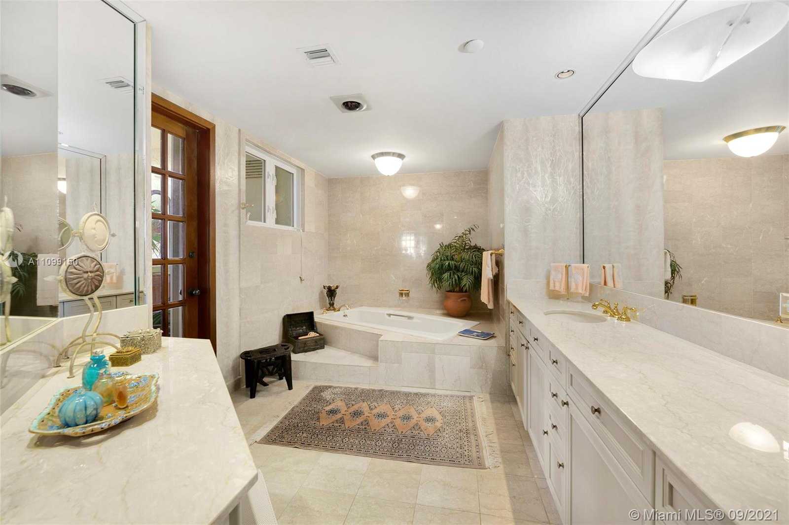 Small Image of 7822 FISHER ISLAND DR #7822, Miami Beach Number 32