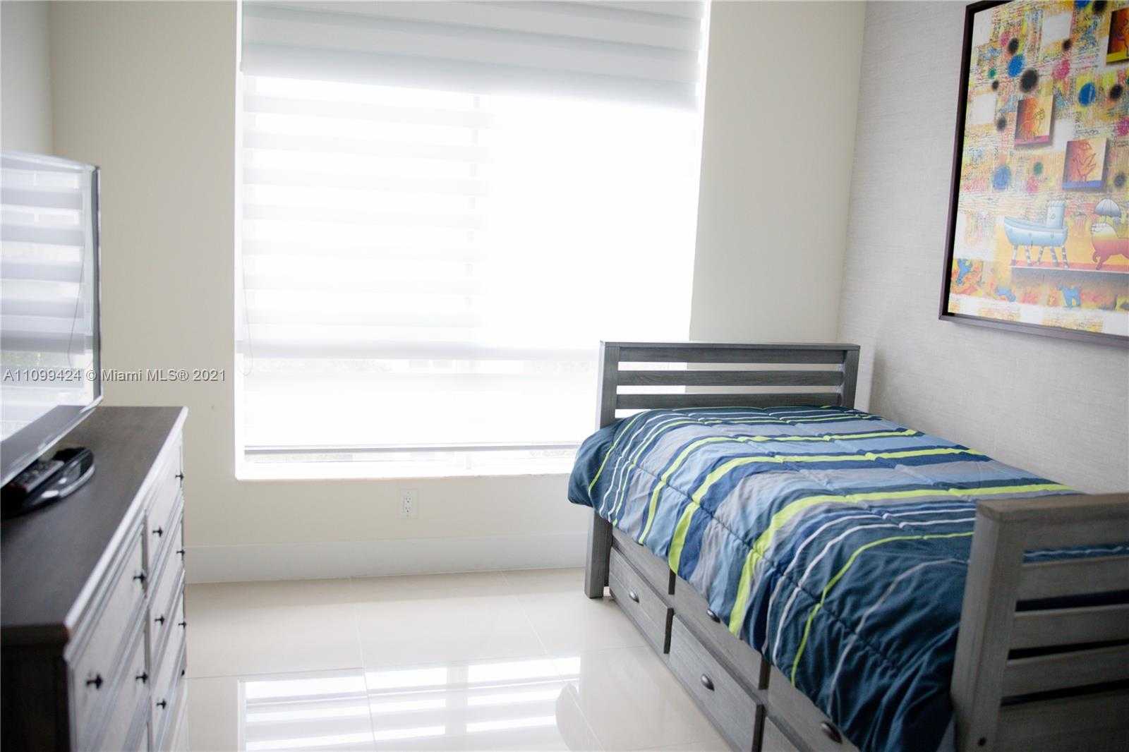 Small Image of 6641 NORTH WEST 105TH CT, Doral Number 10