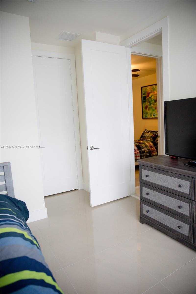 Small Image of 6641 NORTH WEST 105TH CT, Doral Number 12