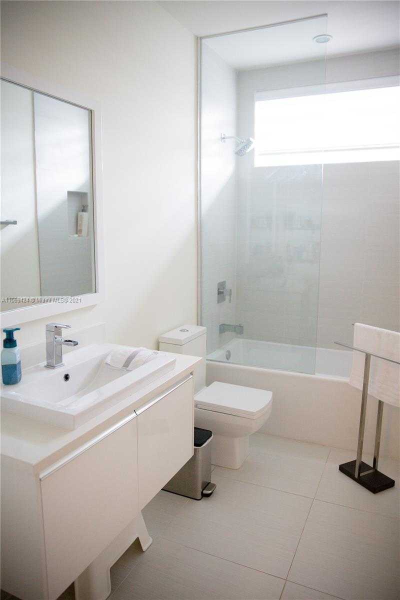 Small Image of 6641 NORTH WEST 105TH CT, Doral Number 13