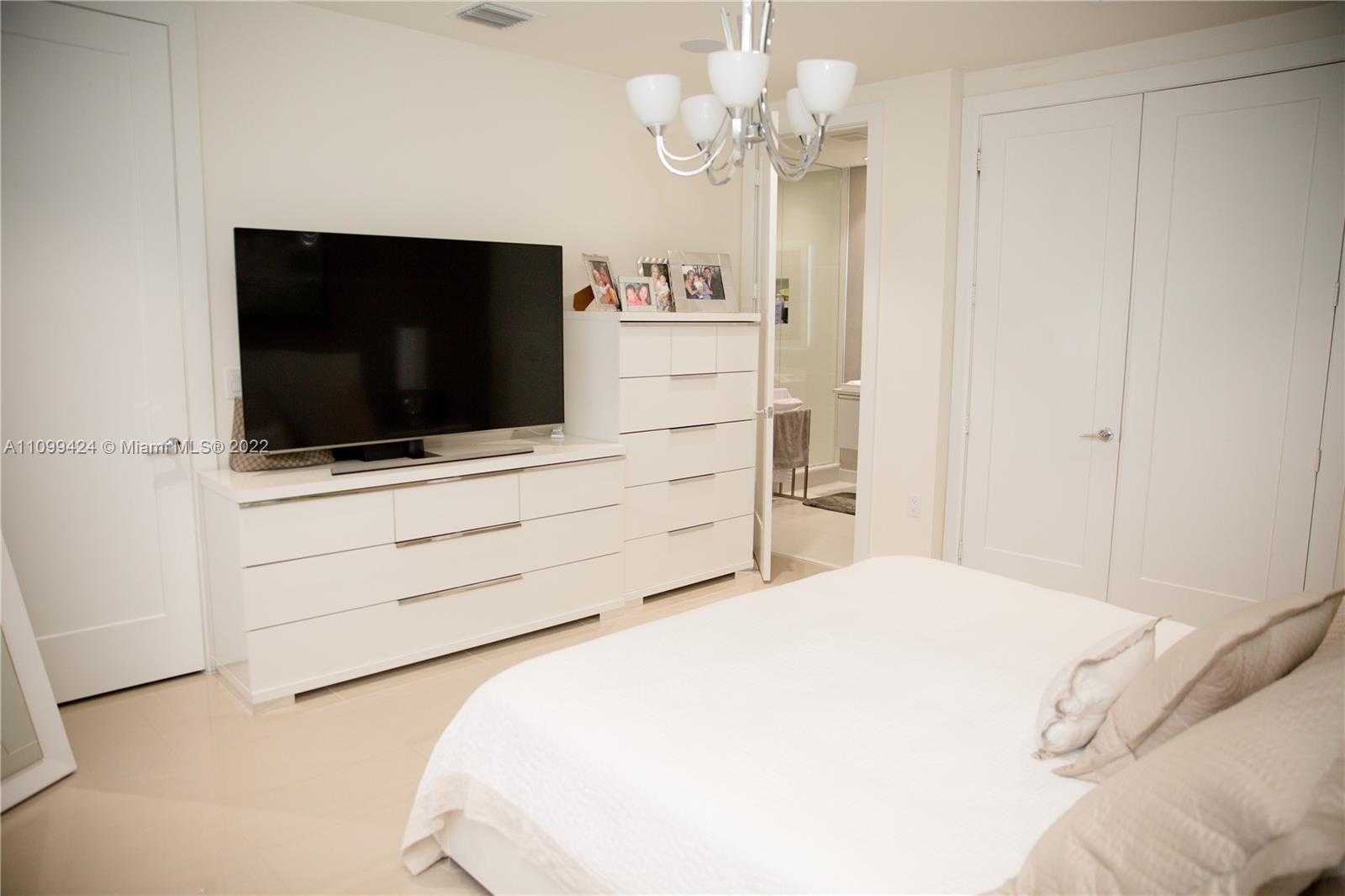 Small Image of 6641 NORTH WEST 105TH CT, Doral Number 16