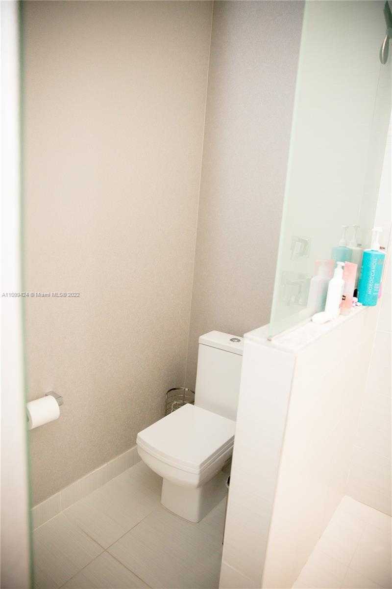 Small Image of 6641 NORTH WEST 105TH CT, Doral Number 20