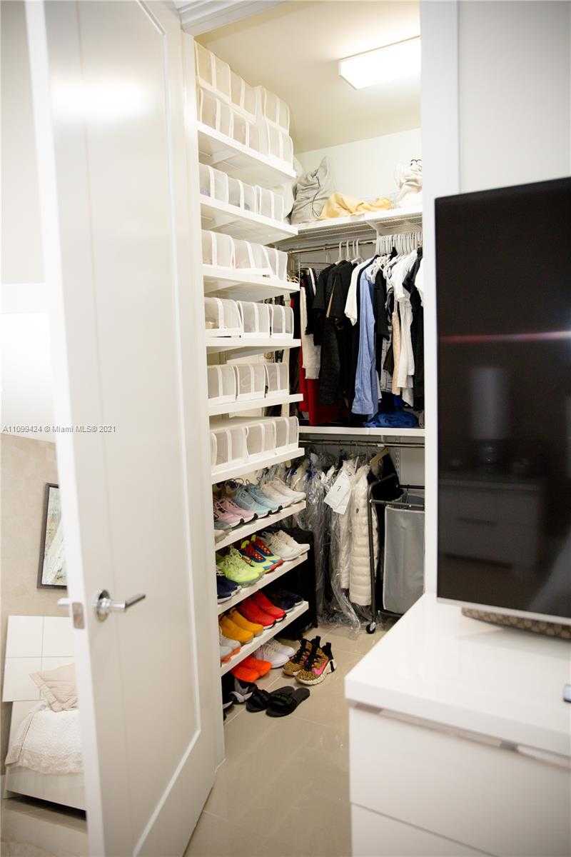 Small Image of 6641 NORTH WEST 105TH CT, Doral Number 21