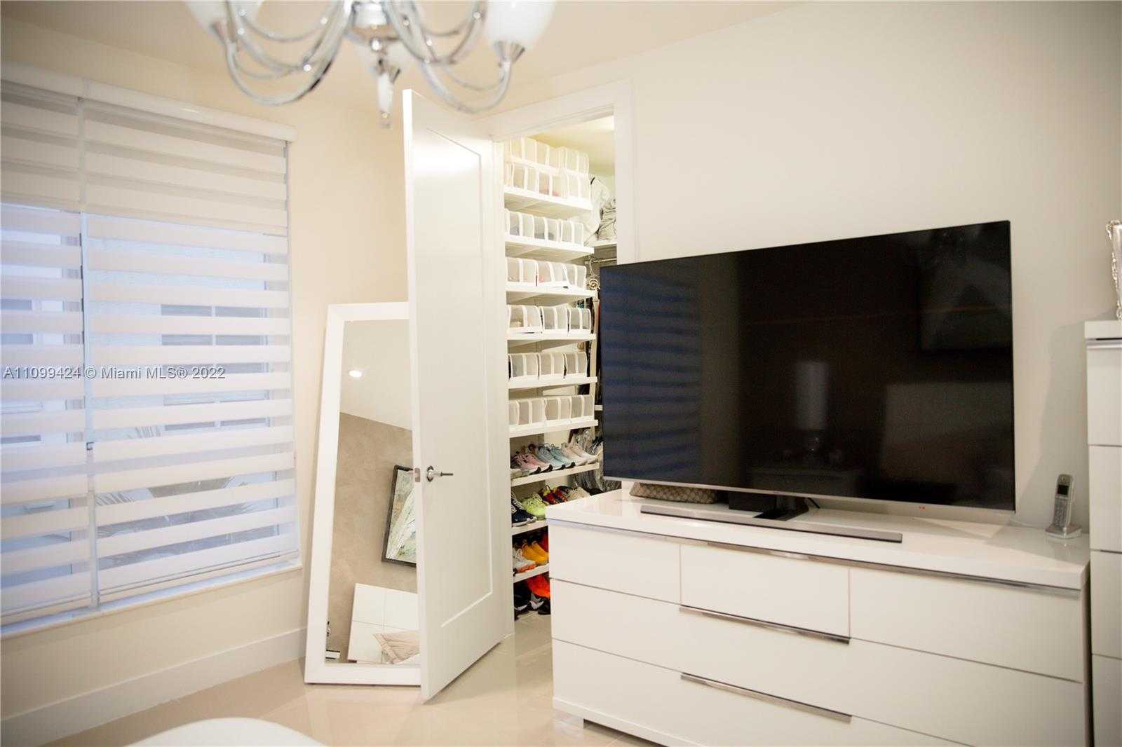 Small Image of 6641 NORTH WEST 105TH CT, Doral Number 22