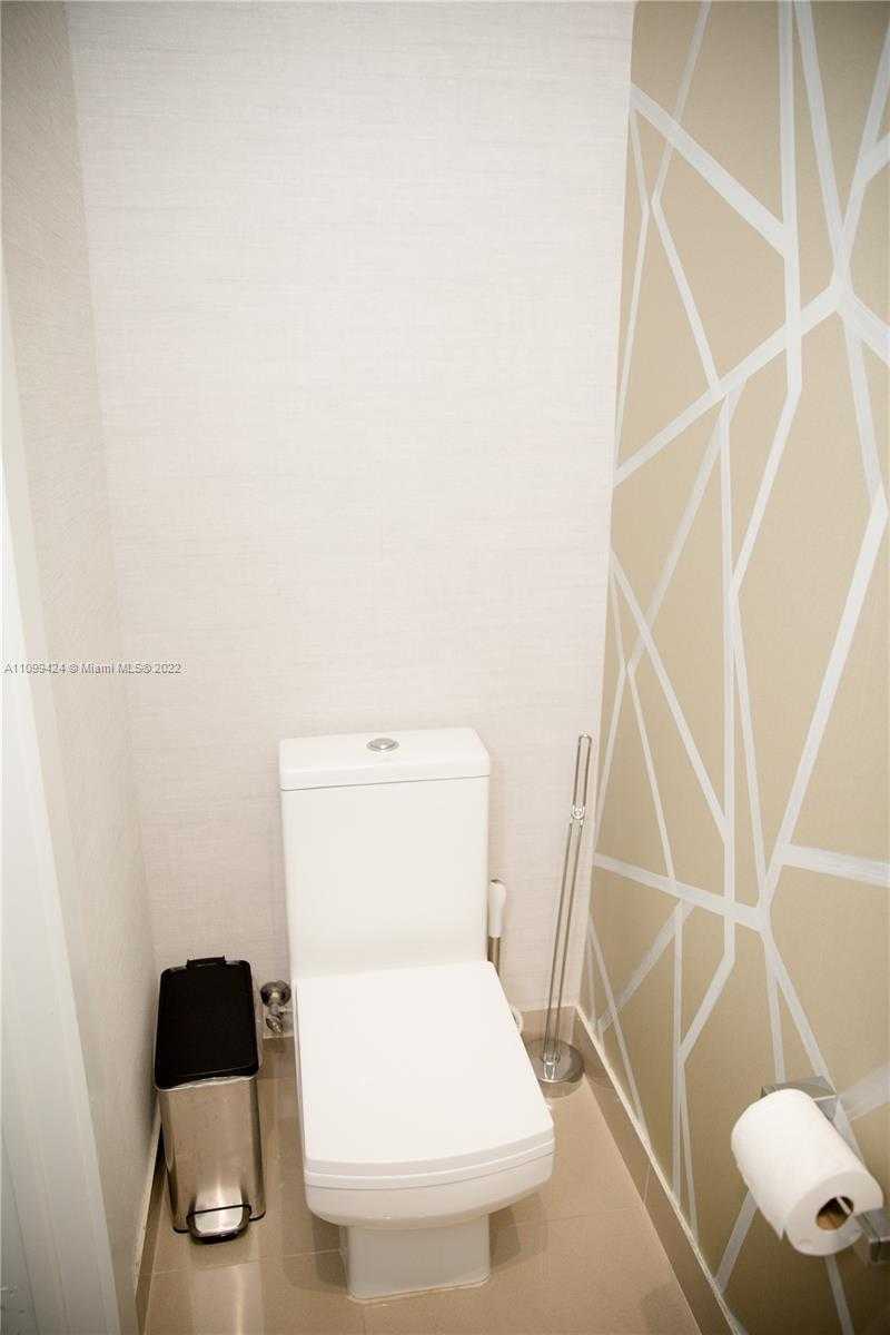 Small Image of 6641 NORTH WEST 105TH CT, Doral Number 32
