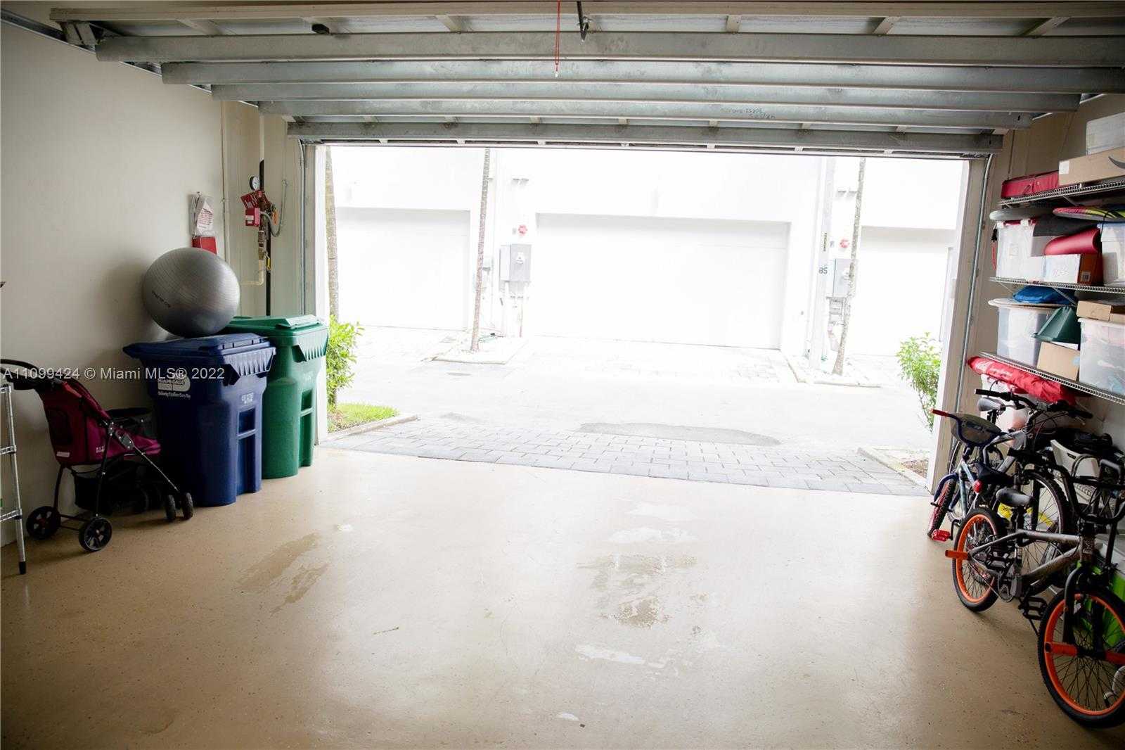 Small Image of 6641 NORTH WEST 105TH CT, Doral Number 34