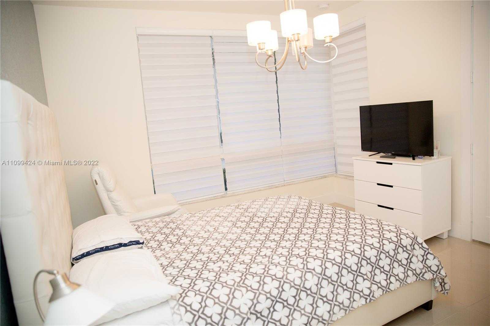 Small Image of 6641 NORTH WEST 105TH CT, Doral Number 38