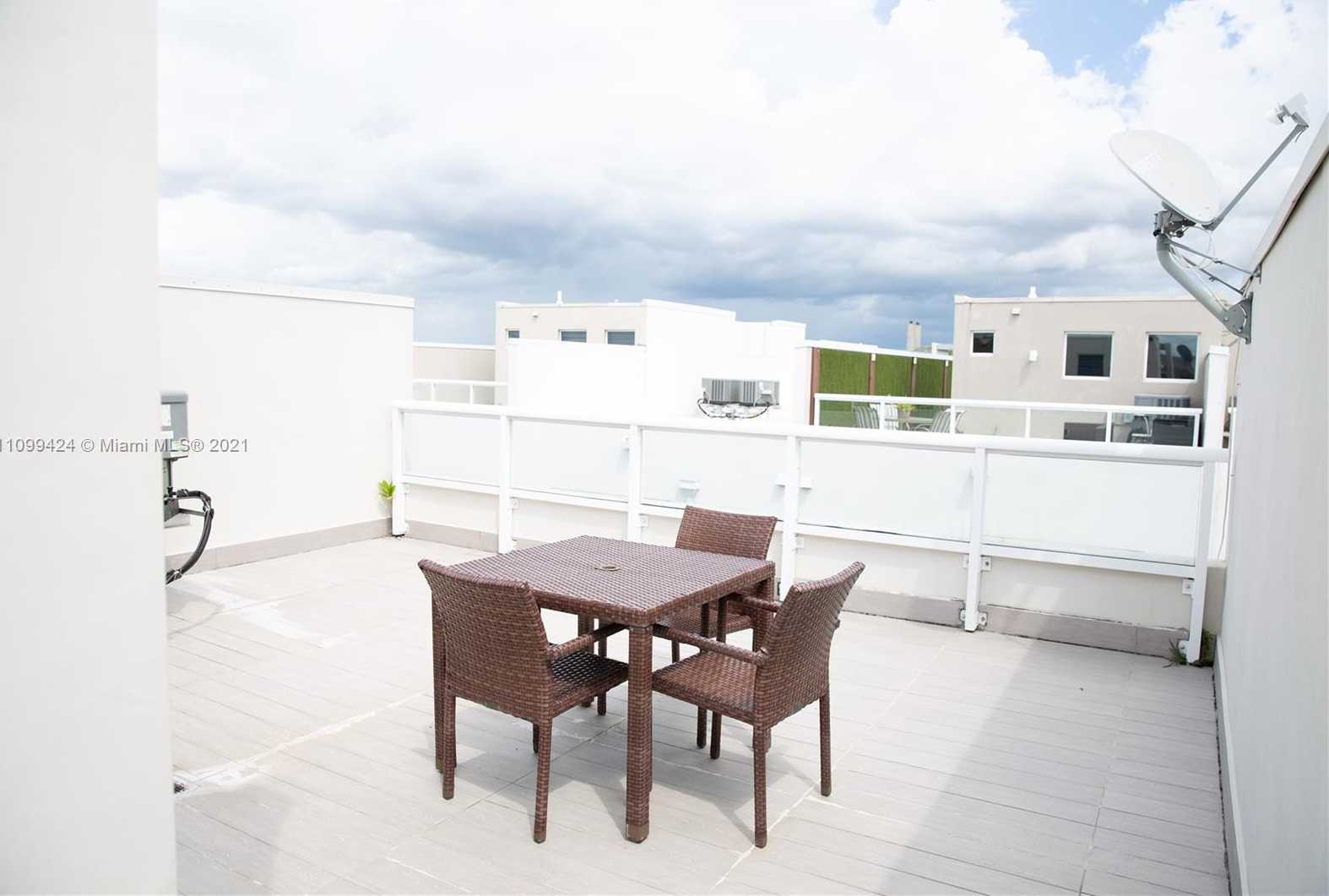Small Image of 6641 NORTH WEST 105TH CT, Doral Number 4