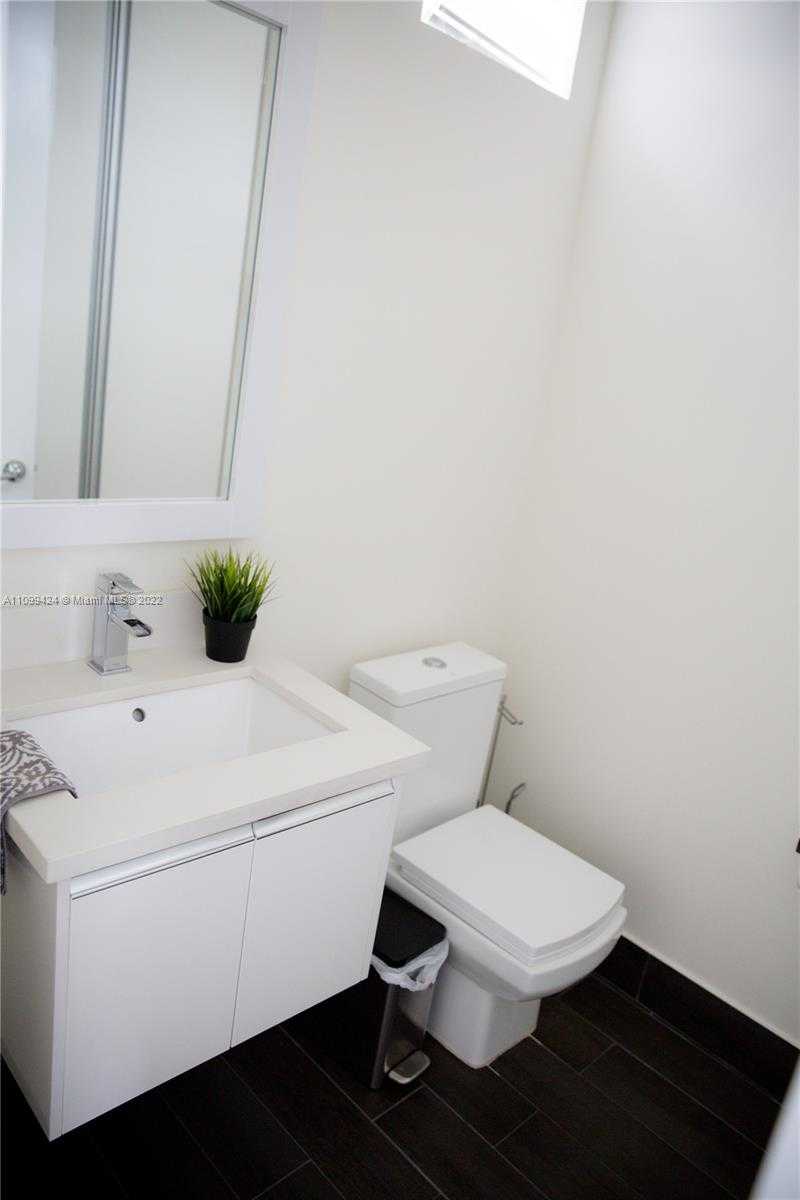 Small Image of 6641 NORTH WEST 105TH CT, Doral Number 7