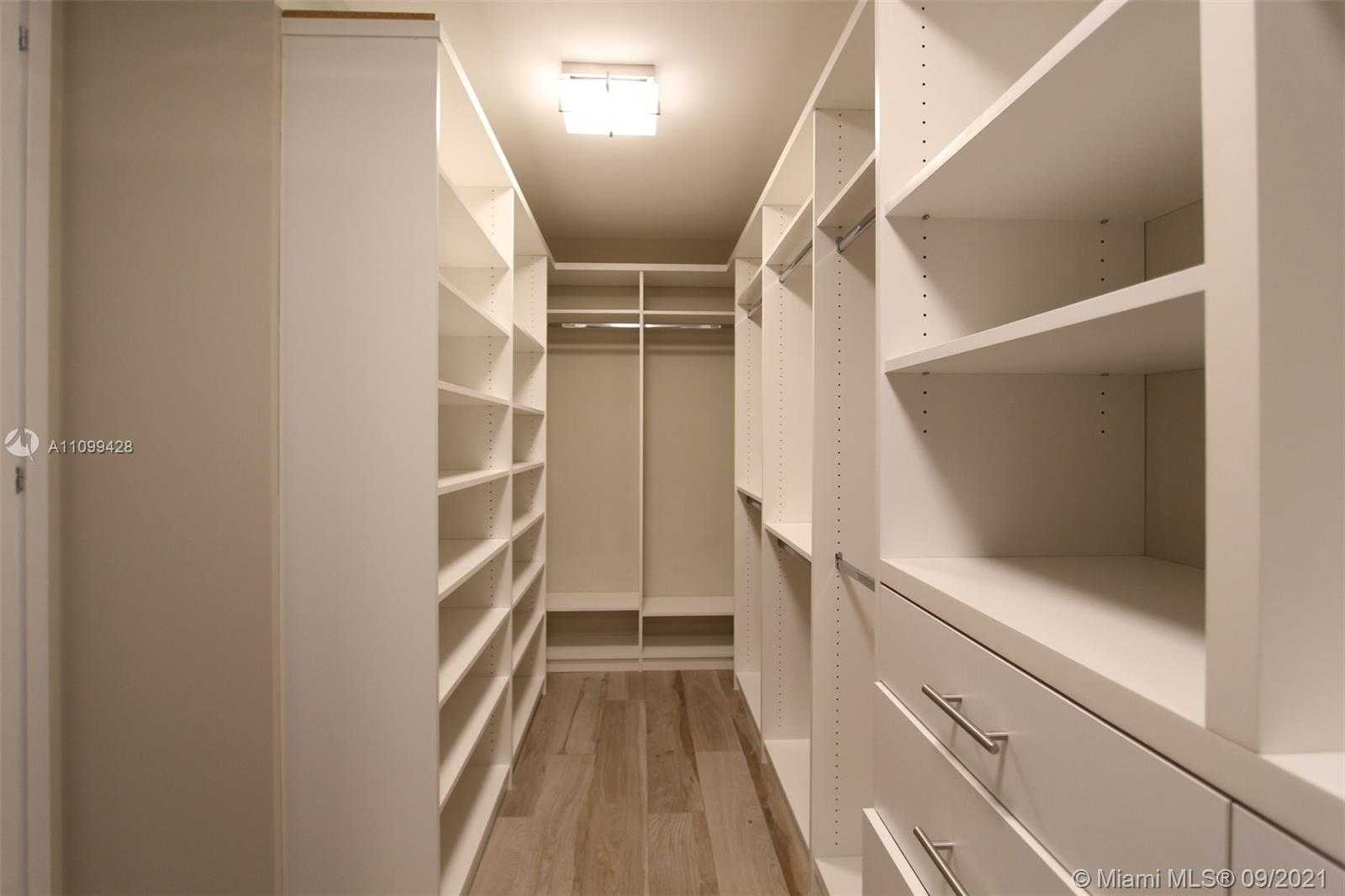 Small Image of 1300 BRICKELL BAY DR #4302, Miami Number 27