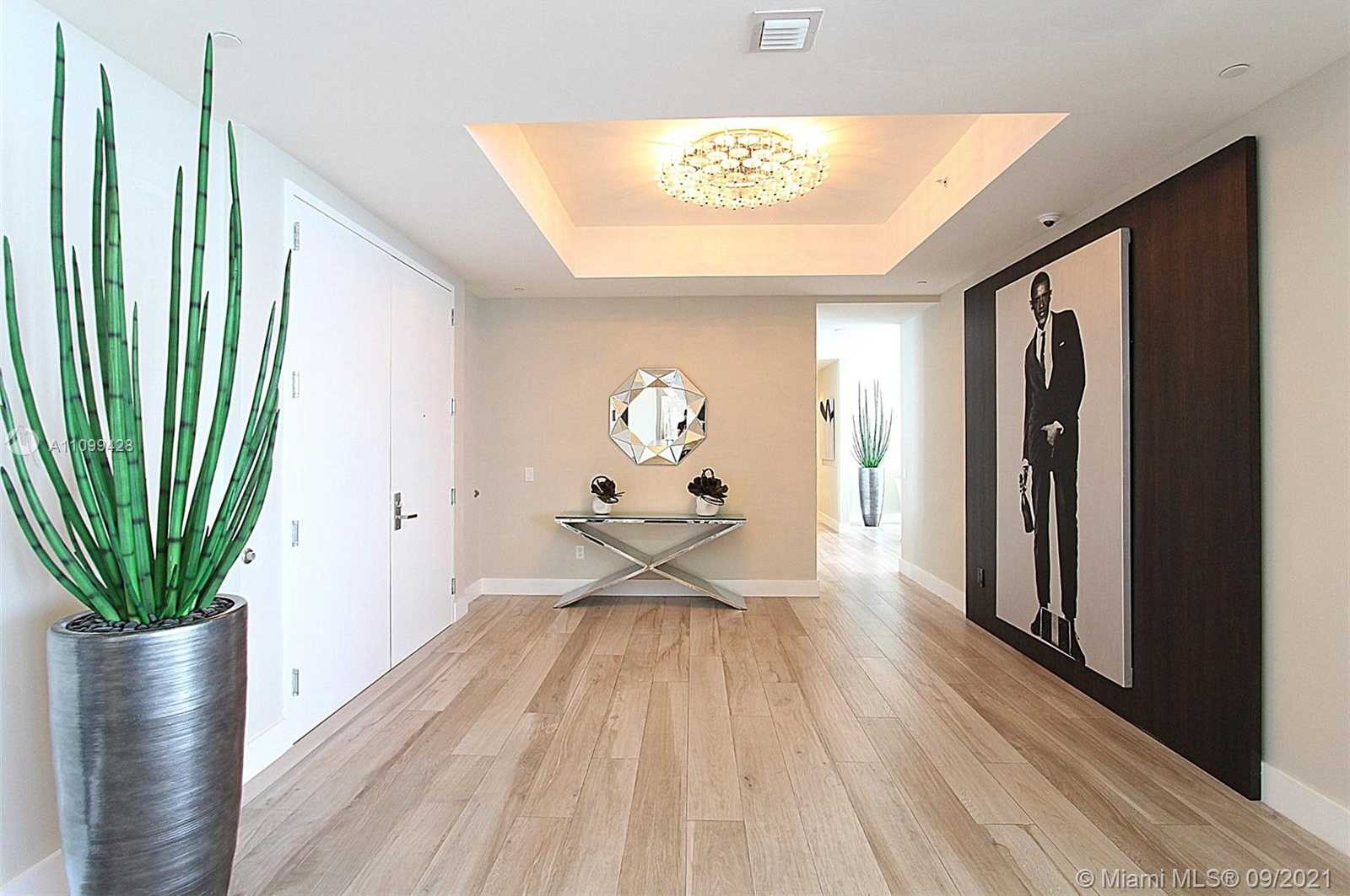 Small Image of 1300 BRICKELL BAY DR #4302, Miami Number 3