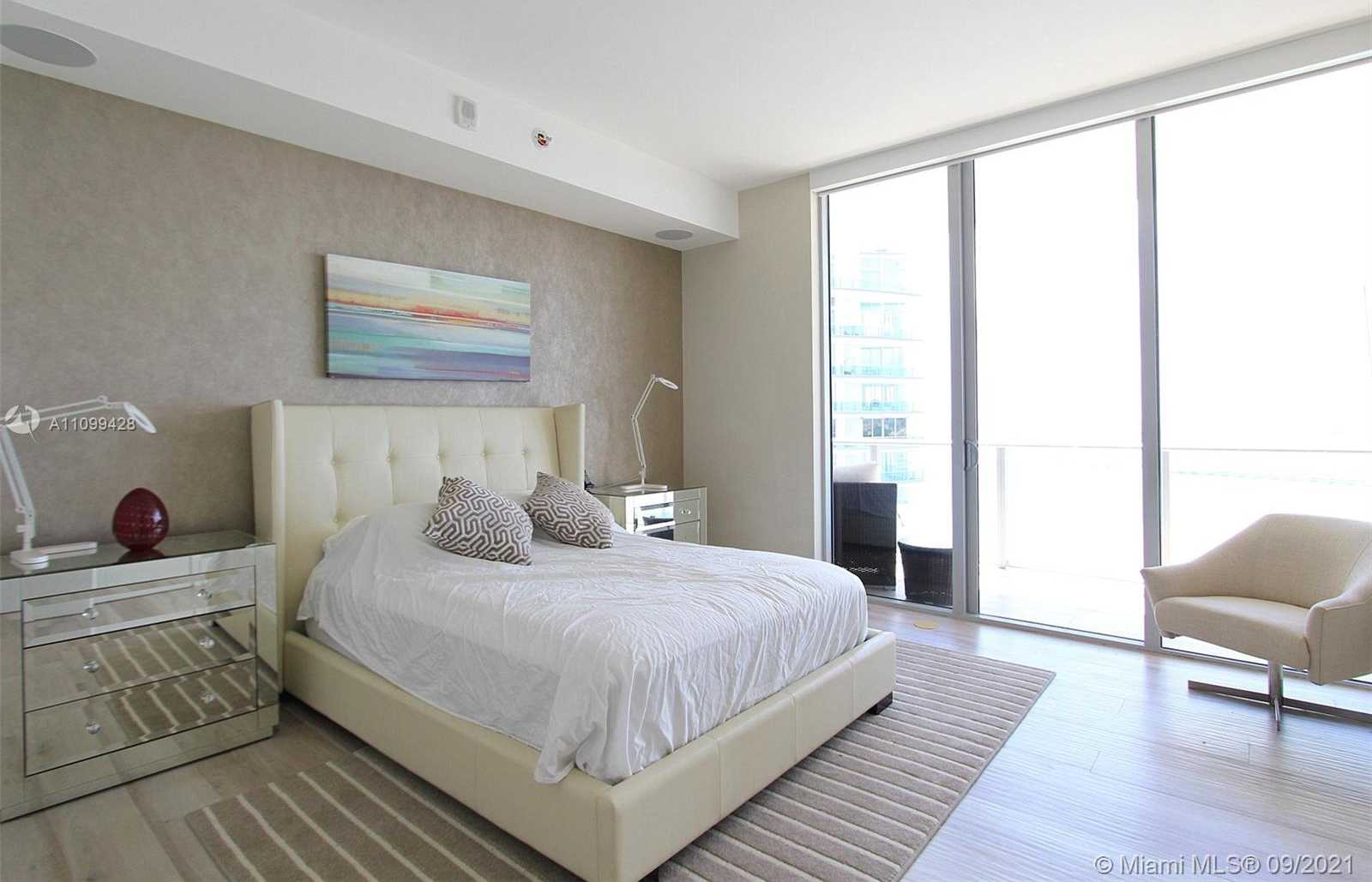 Small Image of 1300 BRICKELL BAY DR #4302, Miami Number 31