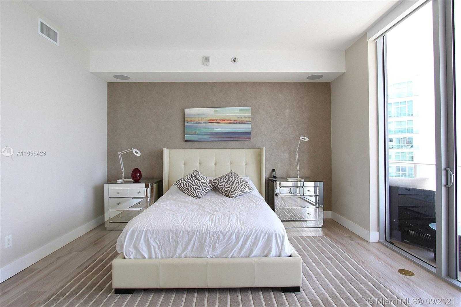 Small Image of 1300 BRICKELL BAY DR #4302, Miami Number 32