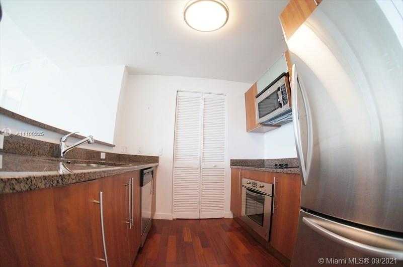 Small Image of 300 SOUTH BISCAYNE BLVD #T-3506, Miami Number 5