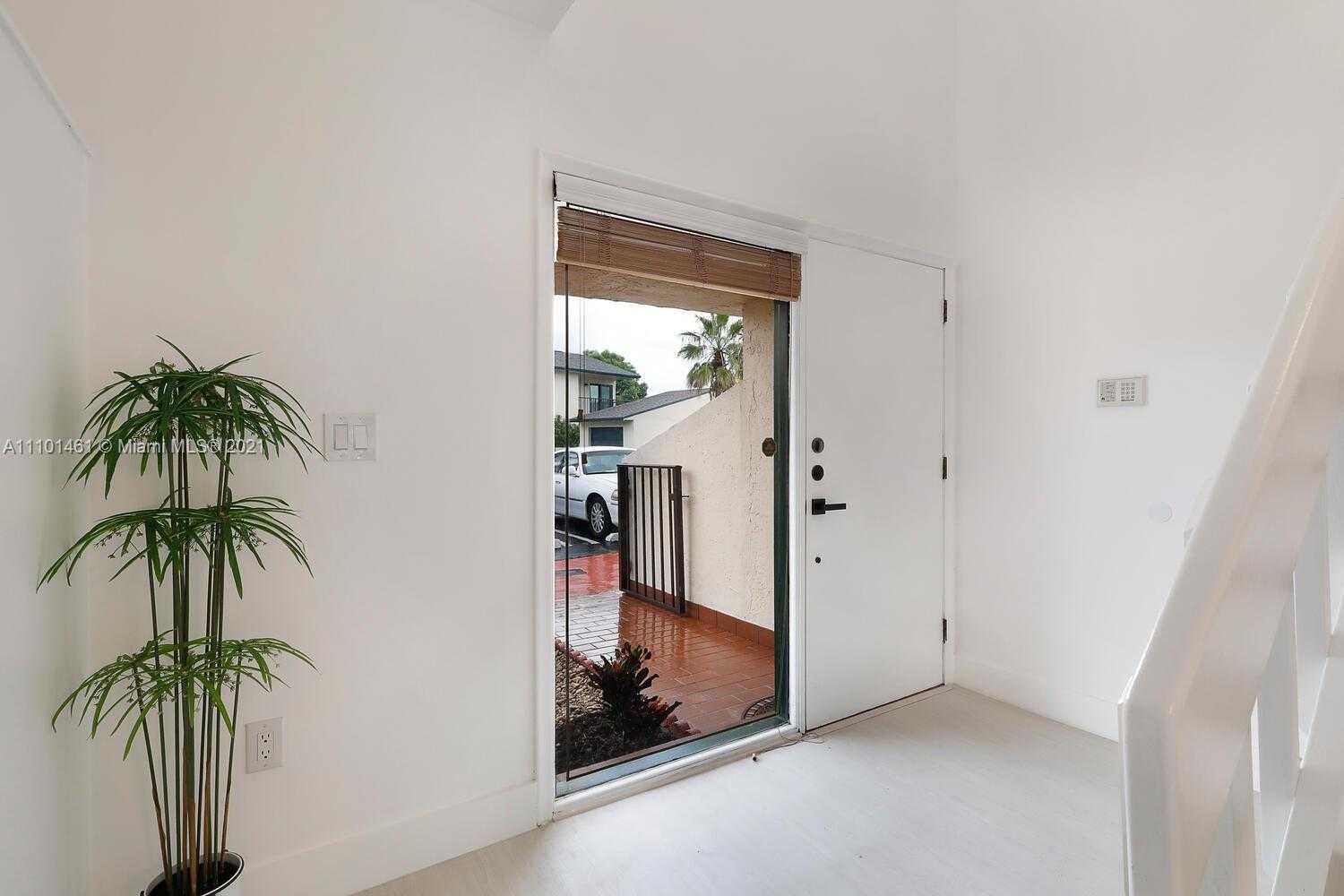 Small Image of 10806 SOUTH WEST 72 ST #101, Miami Number 4
