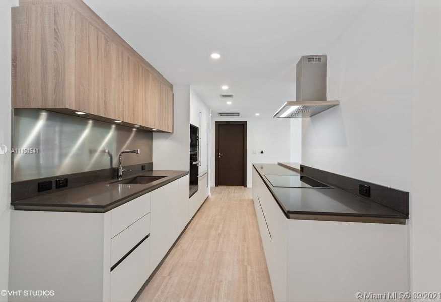 Small Image of 1000 BRICKELL PLAZA #4110 & 4111, Miami Number 4