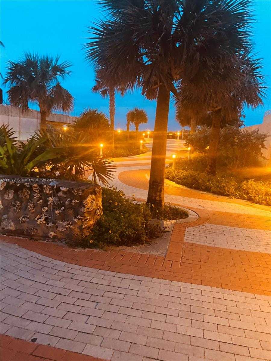 Small Image of 345 OCEAN DR #307, Miami Beach Number 10
