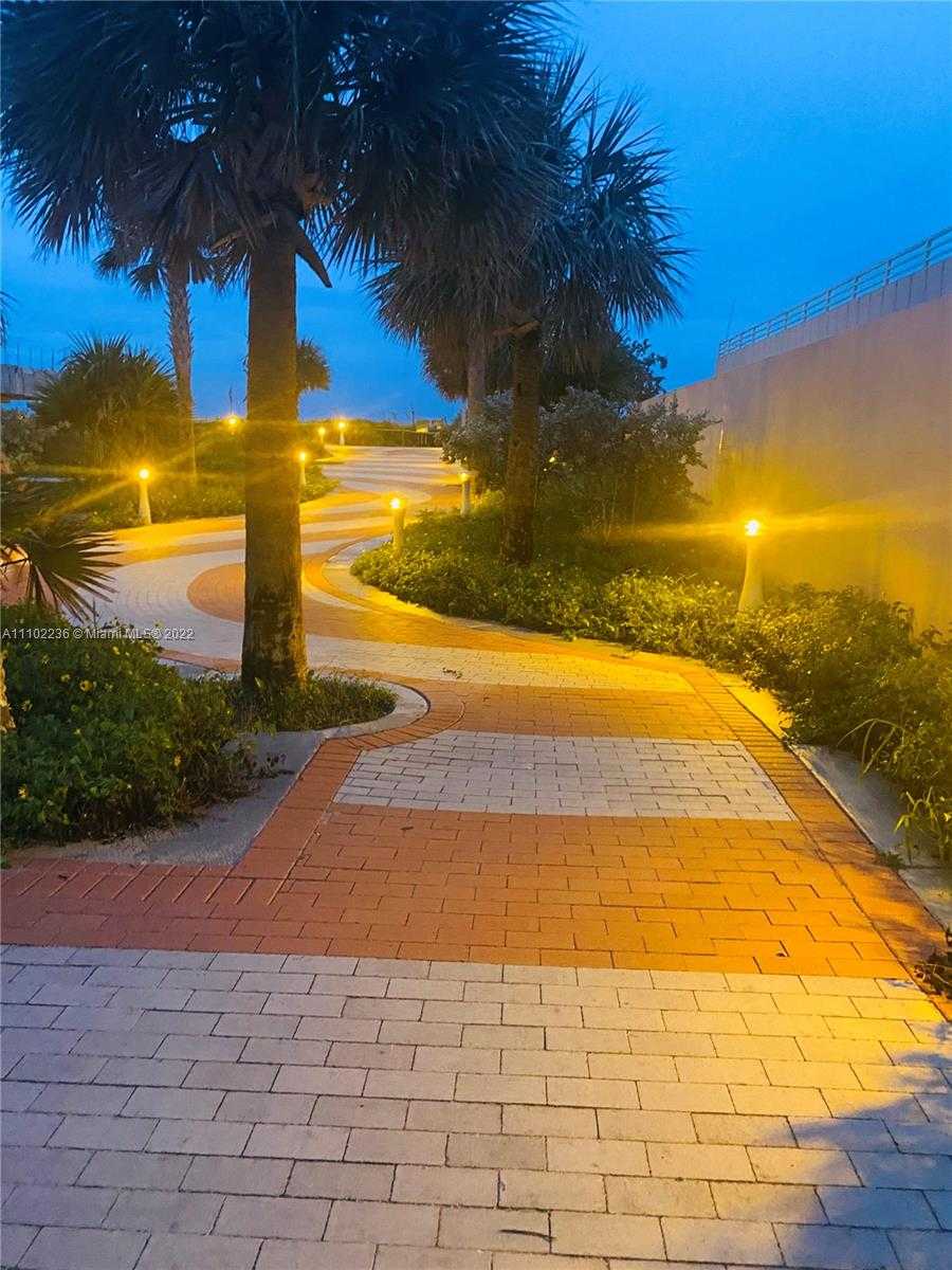 Small Image of 345 OCEAN DR #307, Miami Beach Number 9
