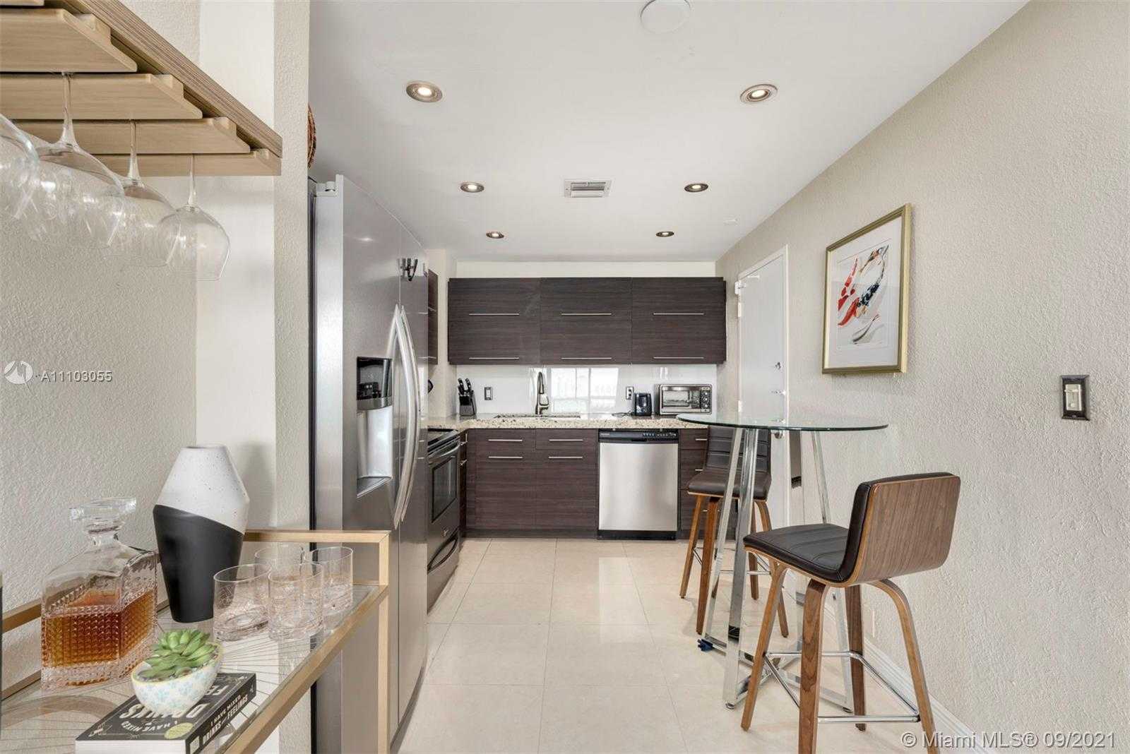 Small Image of 1200 WEST AVE #725, Miami Beach Number 5