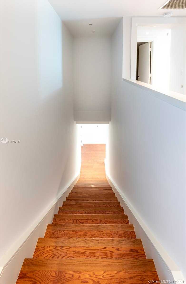 Small Image of 1800 NORTH BAYSHORE DR #1002, Miami Number 10