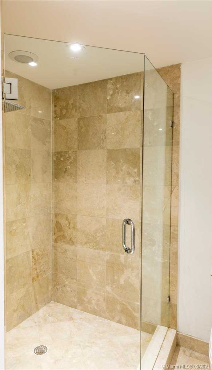Small Image of 1800 NORTH BAYSHORE DR #1002, Miami Number 12